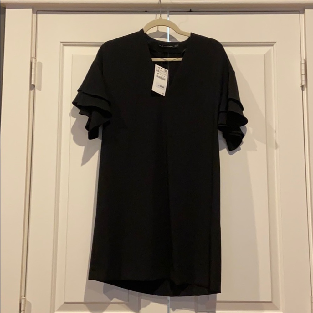 NWT Black XS v-neck Zara Dress with frill sleeves